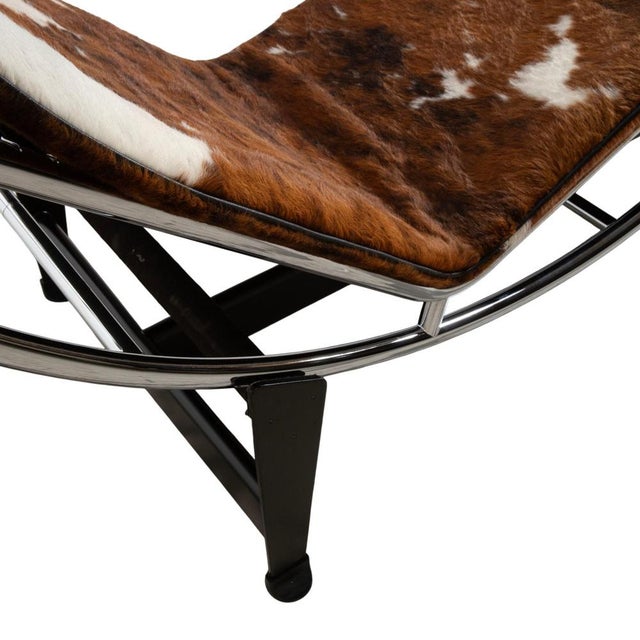 LC 4 Lounger in Brown Cowhide Fur by Le Corbusier for Cassina For Sale - Image 9 of 16