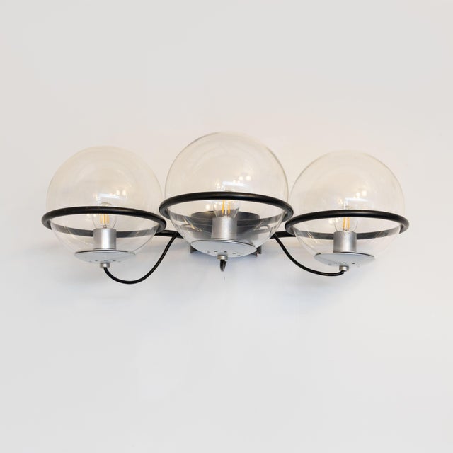 3-Sphere Wall Lamp by Gino Sarfatti for Arteluce, 1960s For Sale - Image 3 of 10