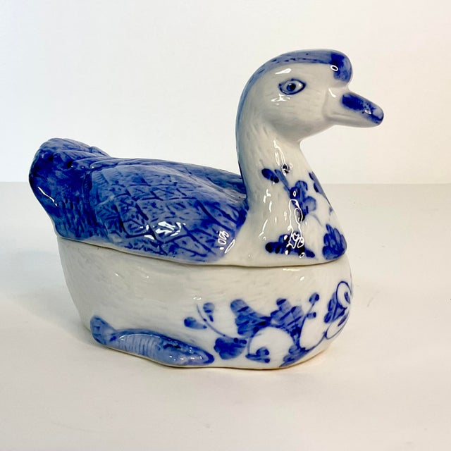 Ceramic Mid-Century Boho Chic Chinoiserie Blue & White Lidded Duck Trinket Box. For Sale - Image 7 of 9