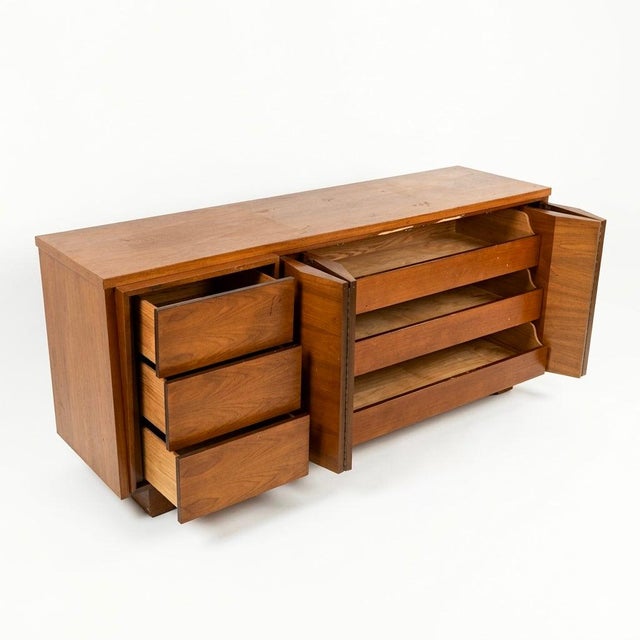1960s Sculptural Atomic Style Mid-Century Modern 6-Drawer Lowboy Dresser, C. 1960s For Sale - Image 5 of 11
