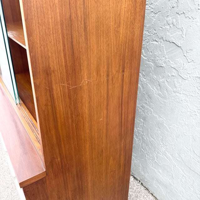 Mid Century Modern Walnuts Laminate Top China/Display Cabinet by Stanley Furniture For Sale - Image 9 of 12