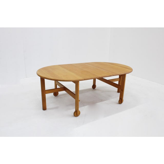 Wood Vintage Round Extendable Dining Table in Wood, 1960s For Sale - Image 7 of 8