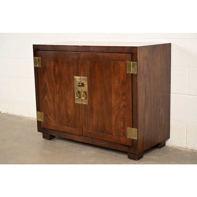 Mid-Century Modern Henredon Mid-Century Hollywood Regency Campaign Oak and Brass Buffet Server or Bar Cabinet For Sale - Image 3 of 17