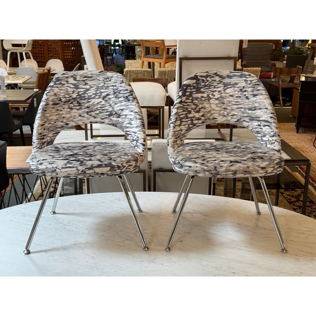 Abstract Eero Saarinen Executive Chairs, Pair For Sale - Image 3 of 14