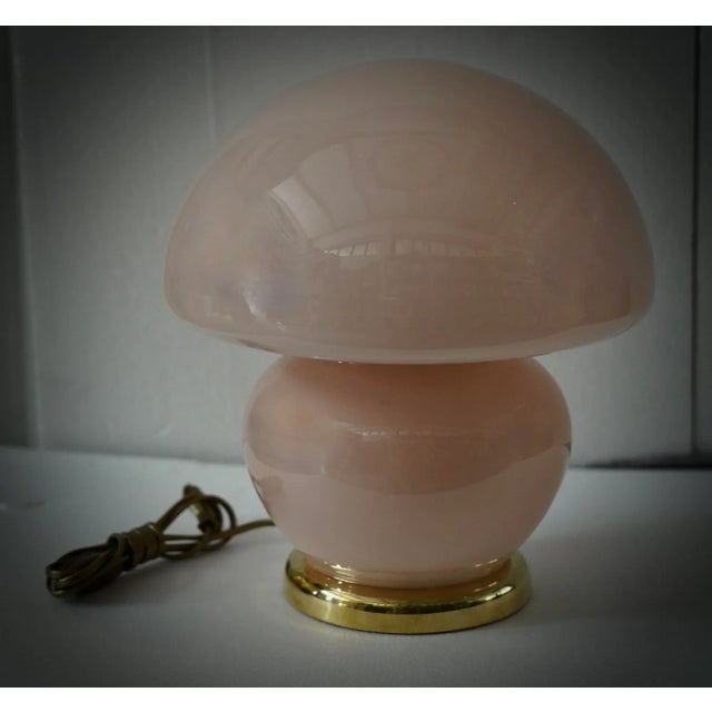 Precious and unique hand-blown pink Murano glass, with a classic but original design, a shape that resembles a small...