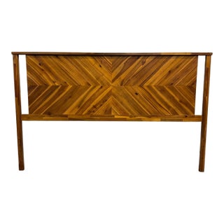 Modern King Size Solid Acacia Geometric Chevron Pattern Headboard For Sale