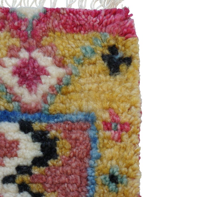 Contemporary 2x3' Hand-Knotted Soho Rug in Pink & Yellow For Sale - Image 3 of 3