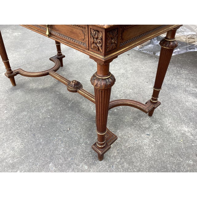 French Louis XVI-Style Bureau Plat Desk For Sale In New York - Image 6 of 13