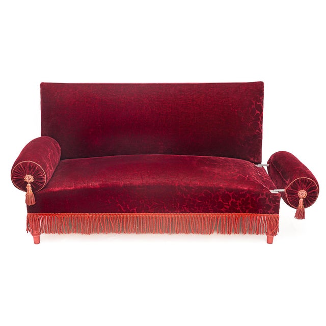 Alsatian divan, upholstered in cut silk velvet. Original fabric. Floral pattern. Cherry red. Sturdy frame. Very clean....