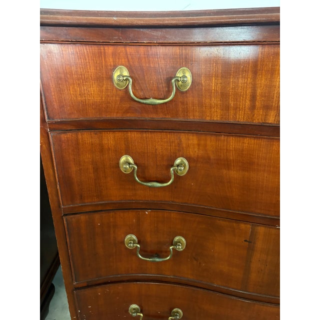 Matched Pair of Georgian Oxbow Front Chests, Mahogany, One Signed Joseph Rawson of Providence, Circa 1790-1810 For Sale In Houston - Image 6 of 12
