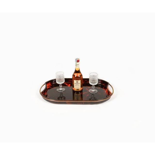 Oval Serving Tray in Faux Tortoiseshell Acrylic Glass & Brass attributed to Guzzini, Italy, 1970s For Sale - Image 9 of 15