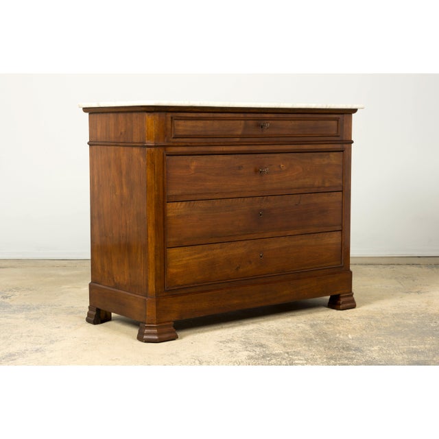 Mid-19th Century French Louis Philippe Walnut Marble Top Commode For Sale - Image 15 of 18