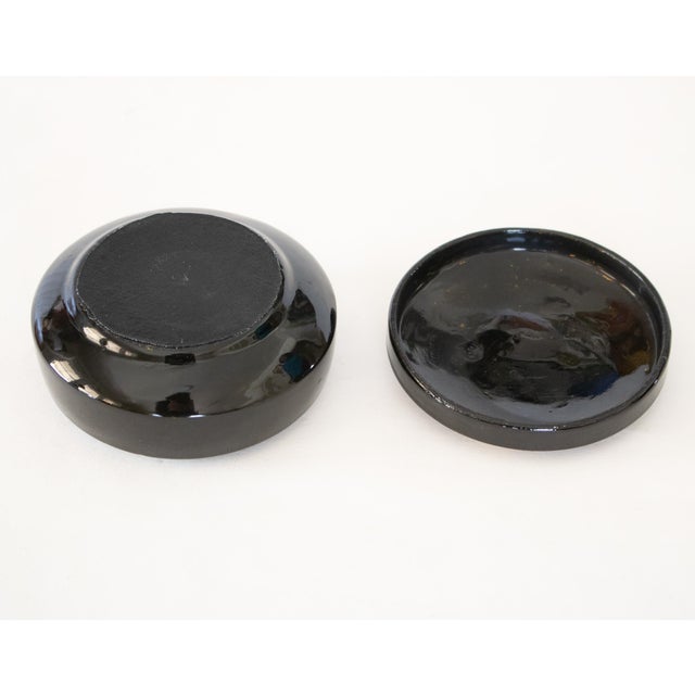 Late 20th Century Asian Lacquered Black and Painted Porcelain Box For Sale In Dallas - Image 6 of 7