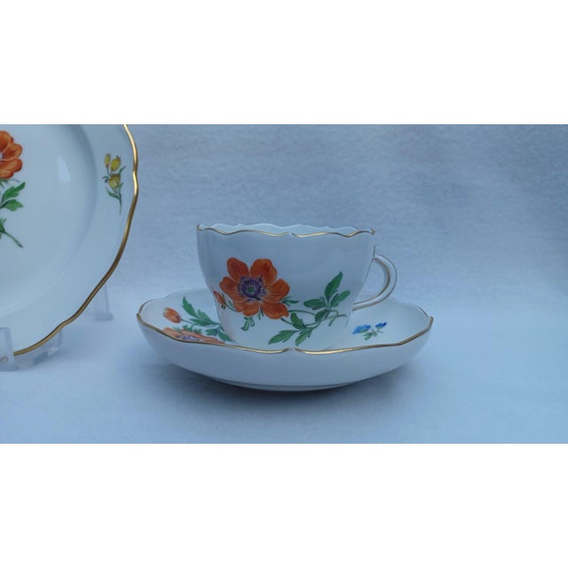 Vintage Meissen Porcelain Coffee / Tea Trio "Red Anemone" — 2nd Choice (1970s) This exceptionally vibrant vintage...