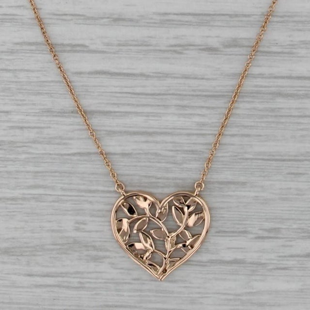Modern Tiffany Paloma Picasso Olive Leaf Heart Pendant Necklace W/ Pouch 18k Gold For Sale - Image 3 of 6