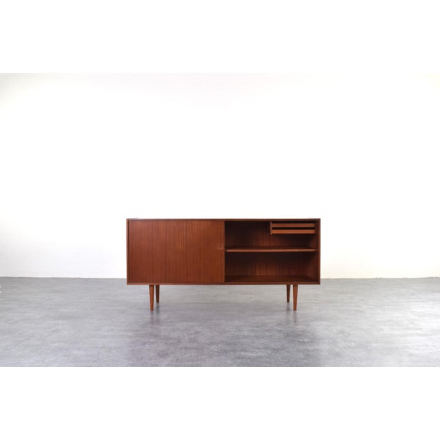 This teak sideboard was manufactured in Denmark in the 1960s by Farsø Møbelfabrik. The piece of furniture has two sliding...
