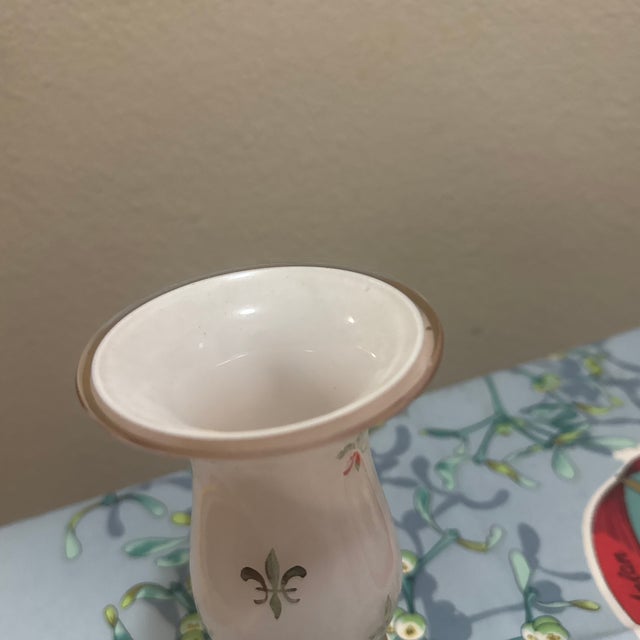 Mid-Century Modern Vintage MCM Fleur De Lis Opaline Glass Vase – White With Gold Accents For Sale - Image 3 of 6