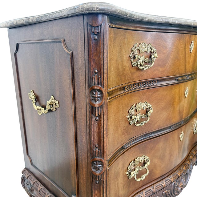 1980s Henredon Louis XV Style Serpentine Mahogany Commode With Marble Top & Ball and Claw Feet For Sale In San Diego - Image 6 of 18