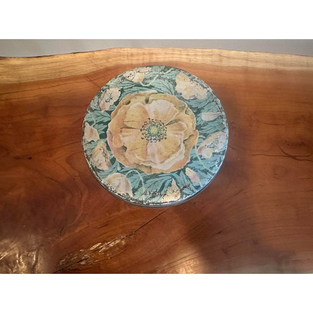 Traditional Antique Floral Tole Tin Box Hand-Painted Style Cottage Storage For Sale - Image 3 of 6