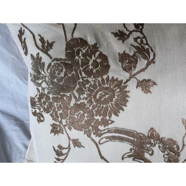 Pair of Venezianina Patterned Gold & Cream Fortuny Pillows For Sale In Los Angeles - Image 6 of 7