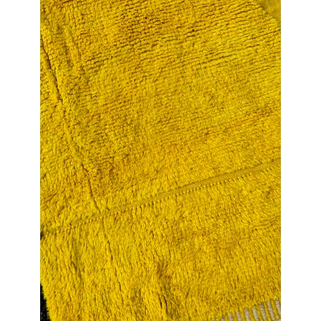 - Material : Organic Wool of sheep - Type : Beni Ourain Rug - Region : The high Atlas of Morocco - Manufacturing: By Hand...