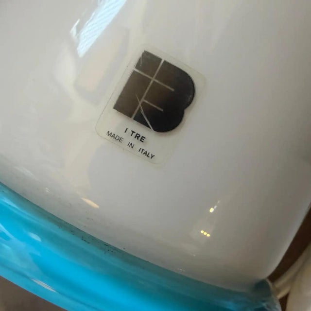 Two 1980s Mid-Century Modern White and Turquoise Murano Glass Bed Lamps by Itre For Sale - Image 9 of 17