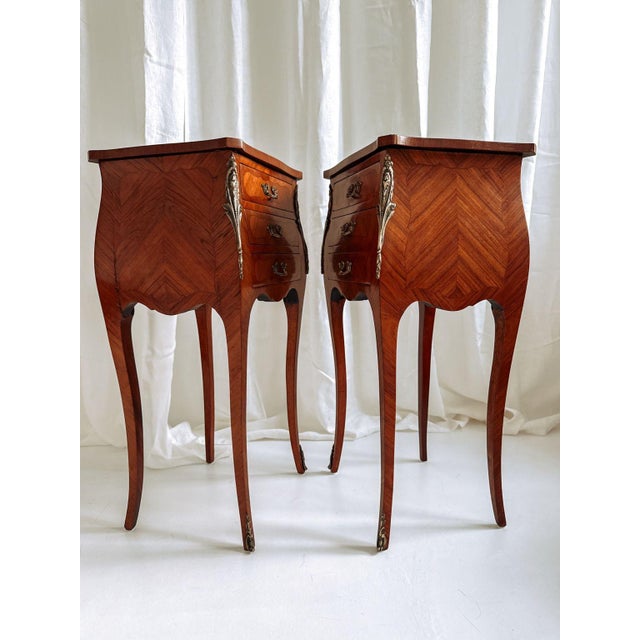 Louis XV French Bedside Tables with Floral Marquetry, 1940s, Set of 2 For Sale - Image 12 of 17