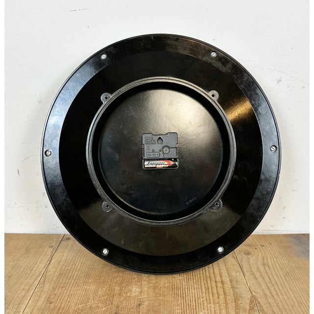 Industrial Bakelite Factory Wall Clock from Pragotron, 1970s For Sale - Image 14 of 18