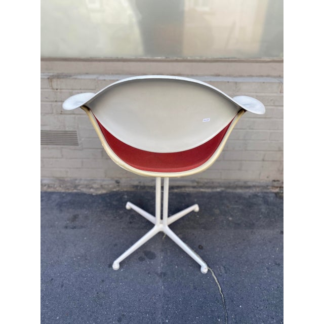 A design icon, only manufactured in the 1960s. A very rare Daf Georges Nelson armchair for Herman Miller. La Fonda base....