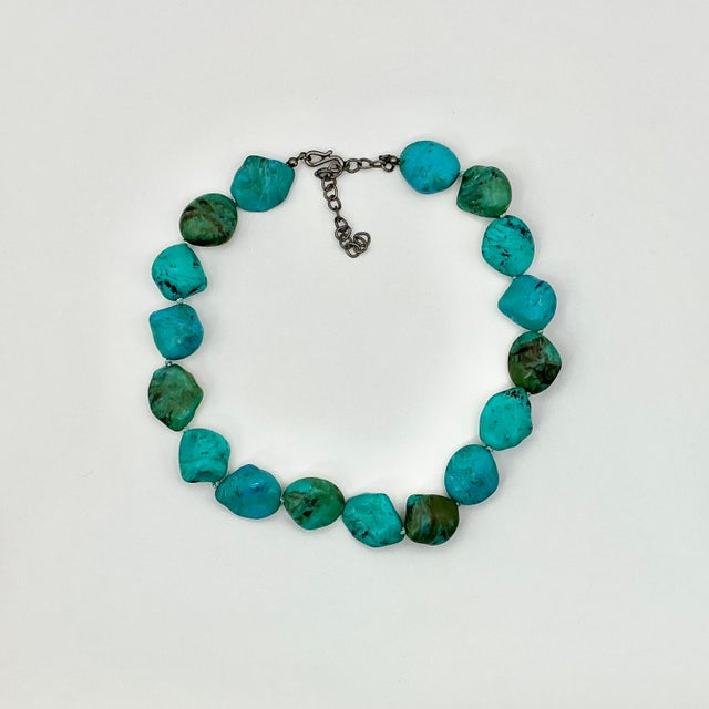1980s 1980s Southwestern Navajo Boho Chic Faux Turquoise Rock Beaded Necklace, 19” For Sale - Image 5 of 9