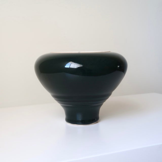 Signed 1990s Post Modern Hunter Green Sculptural Ribbed Bulbous Vessel With a Tapered Pedestal Foot For Sale - Image 13 of 15
