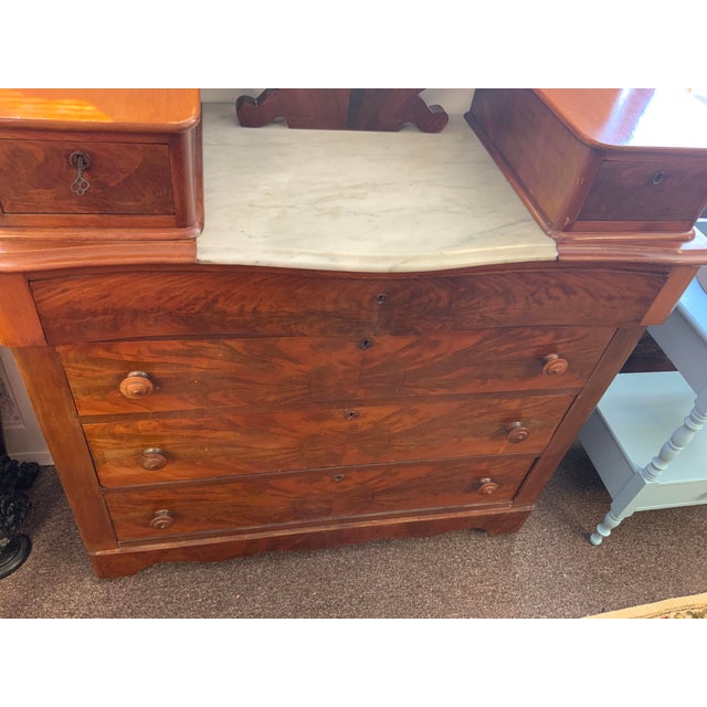 Early 20th Century American Empire Mahogany Chest of Drawers With Mirror and Marble Top For Sale - Image 9 of 18