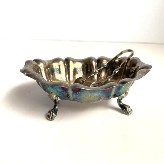 Art Deco Vintage Footed Sugar Cube Bowl With Shell Tongs Silver Plated For Sale - Image 3 of 12