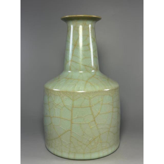 Chinese Chinese Celadon Crackle Glaze Vase, Collectible Decorative Mallet‑Shape Vessel For Sale - Image 3 of 10