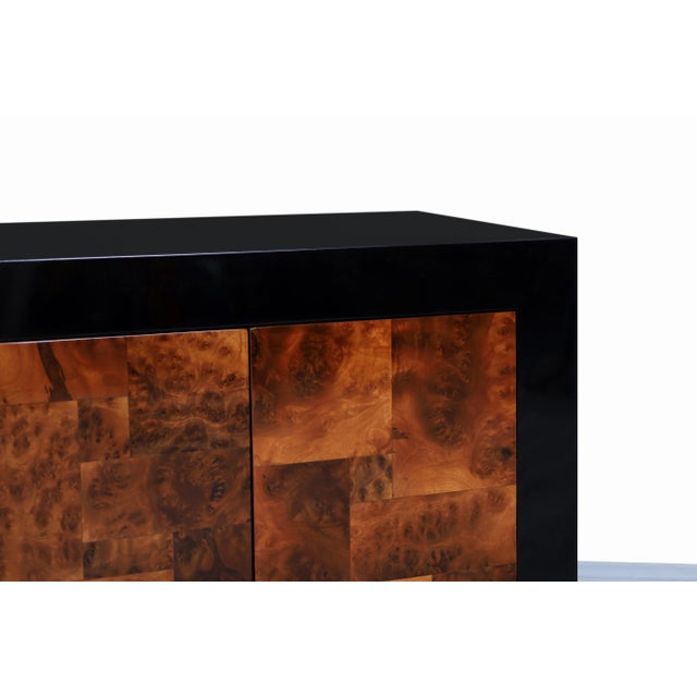 Mid-Century Modern Burl Wood and Black Lacquered Credenza by Directional, 1970s For Sale - Image 9 of 10