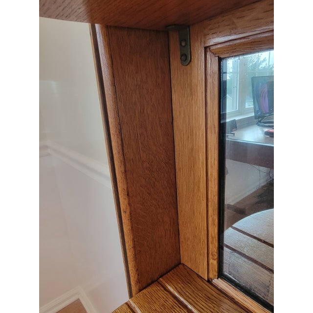 Antique Quarter-Sawn Oak Curved Glass China Cabinet, C. 1910 For Sale - Image 15 of 18