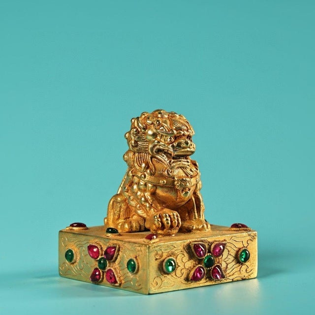 Traditional Gilt Bronze Guardian Lion Seal – 2.2" Foo Dog Stamp With Gemstone Inlay & Seal Script For Sale - Image 3 of 9