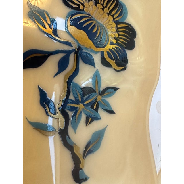 Royal Blue 1980s Lenox "Pagoda" Pattern 11 Inches Diameter Cake Platter Scalloped Edges, Floral Design in Ivory and Blue With 24k Gold Trim For Sale - Image 8 of 18