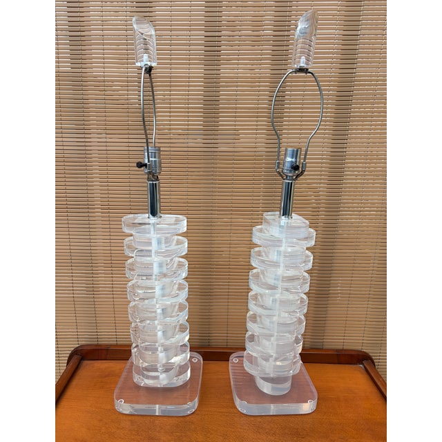 A Pair of Vintage Mid Century Modern Stacked Lucite Blocks Table Lamps in the Karl Springer Style. Circa 1970s For Sale - Image 16 of 17