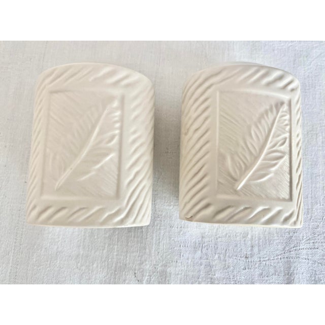 Cream Late 20th Century Pfaltzgraff Sierra Salt and Pepper Shaker Set. For Sale - Image 8 of 10