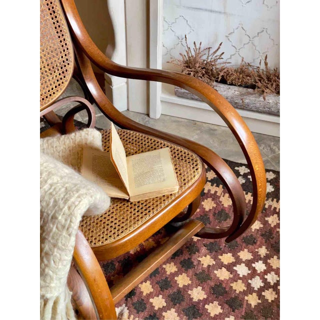 1970s Vintage Rocking Chair in Bent Beech and Vienna Straw in the style of Thonet, 1970s For Sale - Image 5 of 18