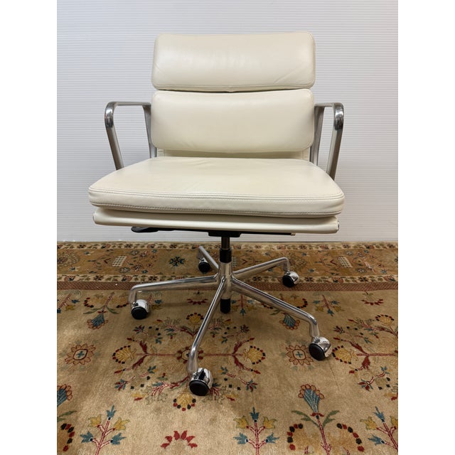 Mid-Century Modern Charles + Ray Eames for Herman Miller Eames Soft Pad Office Chair For Sale - Image 3 of 12
