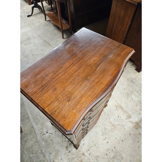 1970s 1970s Flame Mahogany Serpentine Front 6 Drawer Chest of Drawers For Sale - Image 5 of 8