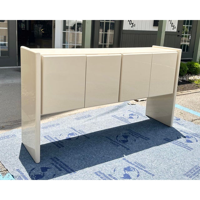 Ivory Lacquer Sideboard by Milo Baughman for Thayer Coggin For Sale - Image 9 of 10