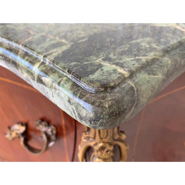 Early 20th Century French Louis XV Style Fine Kingwood and Marquetry Ormolu Mounted Bombe Commode For Sale - Image 11 of 18