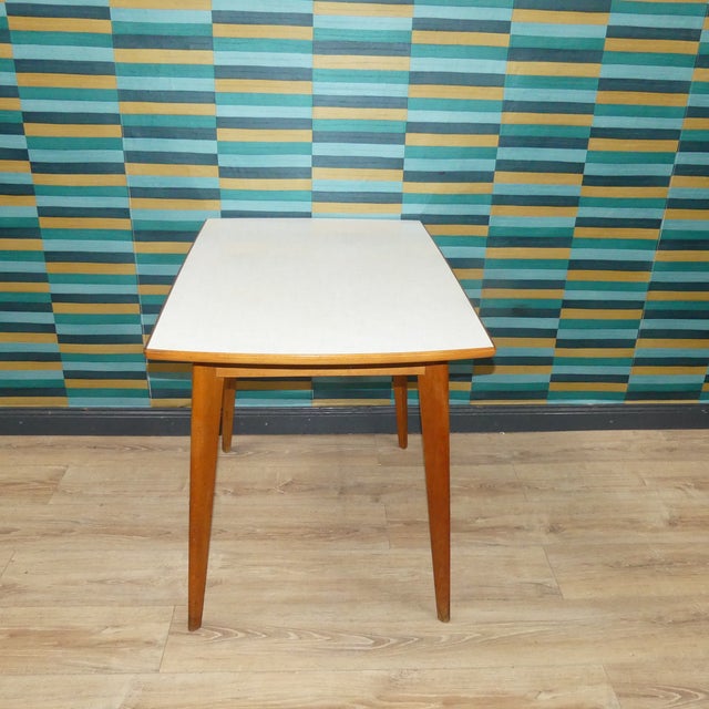 Simple chic! Cute little kitchen table Ideal for small kitchens. 1950s classic with a slightly curved Formica tabletop and...