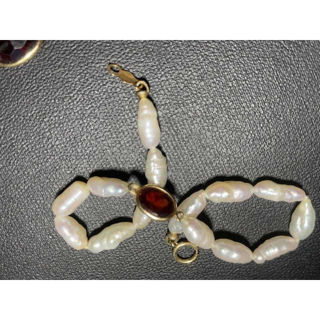 Contemporary 1990s 14k Gold Pink Rice Pearl and Oval Garnet Jewelry Set. For Sale - Image 3 of 5