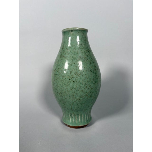 Celadon stoneware vase Longquan Yuan-Ming Dynasty For Sale - Image 4 of 7