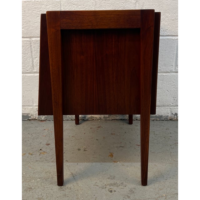 Pair of Vintage Walnut Nightstands by Jens Risom, Attributed For Sale - Image 10 of 12