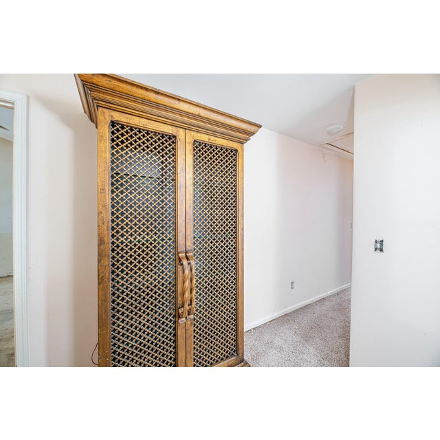 1960s Gold Leaf Finish Wood Cabinet With Carved Lattice Doors and Glass Shelving For Sale - Image 4 of 7